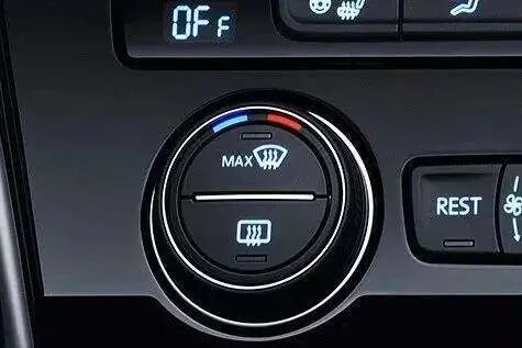 了解后窗“电阻丝”用途，“寒冷季”去霜轻松搞定！