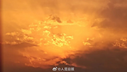 收藏美好！北京晚霞把天空染成油画