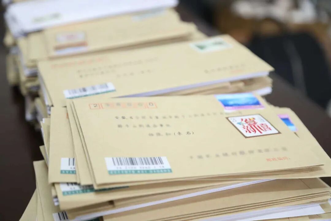 制作虚假不雅照片寄信敲诈，5人被抓！