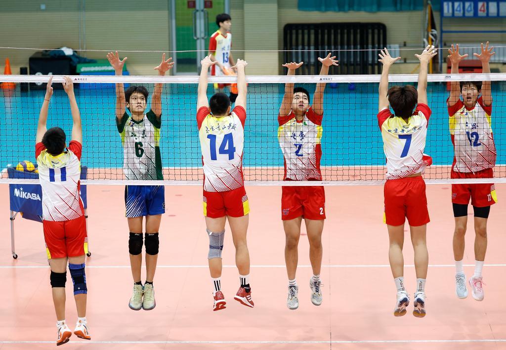 追光丨这支校园男排如何实现“7年8冠”？