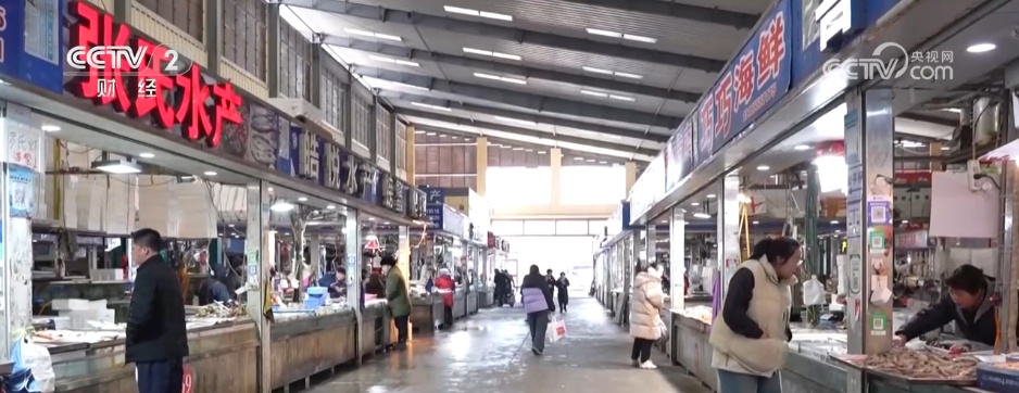 市集“新花样”丰富节前市场 “年经济”活力迸发拉满节日氛围感