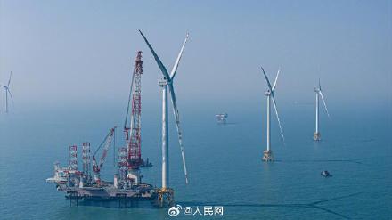 全球首台20兆瓦海上风电机组完成吊装