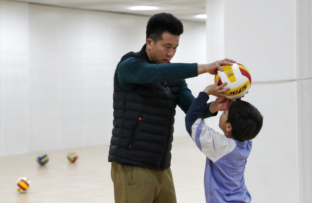 追光丨这支校园男排如何实现“7年8冠”？