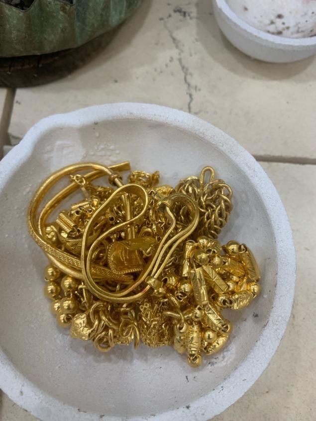 金价飙涨，有人想从中搞事！清洗20秒，金镯“瘦身”4.87克