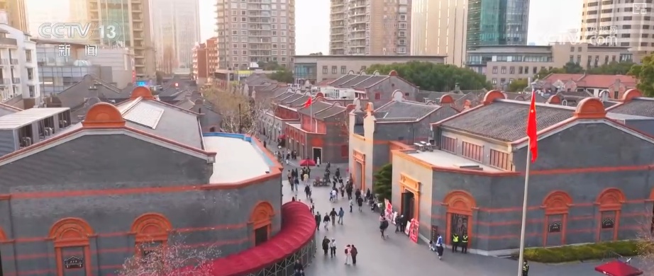 “文艺+”创新场景层出不穷 演艺新空间串联“观演+消费+游览”释放消费多元活力 “文艺+”创新场景层出不穷 演艺新空间串联“观演+消费+游览”释放消费多元活力