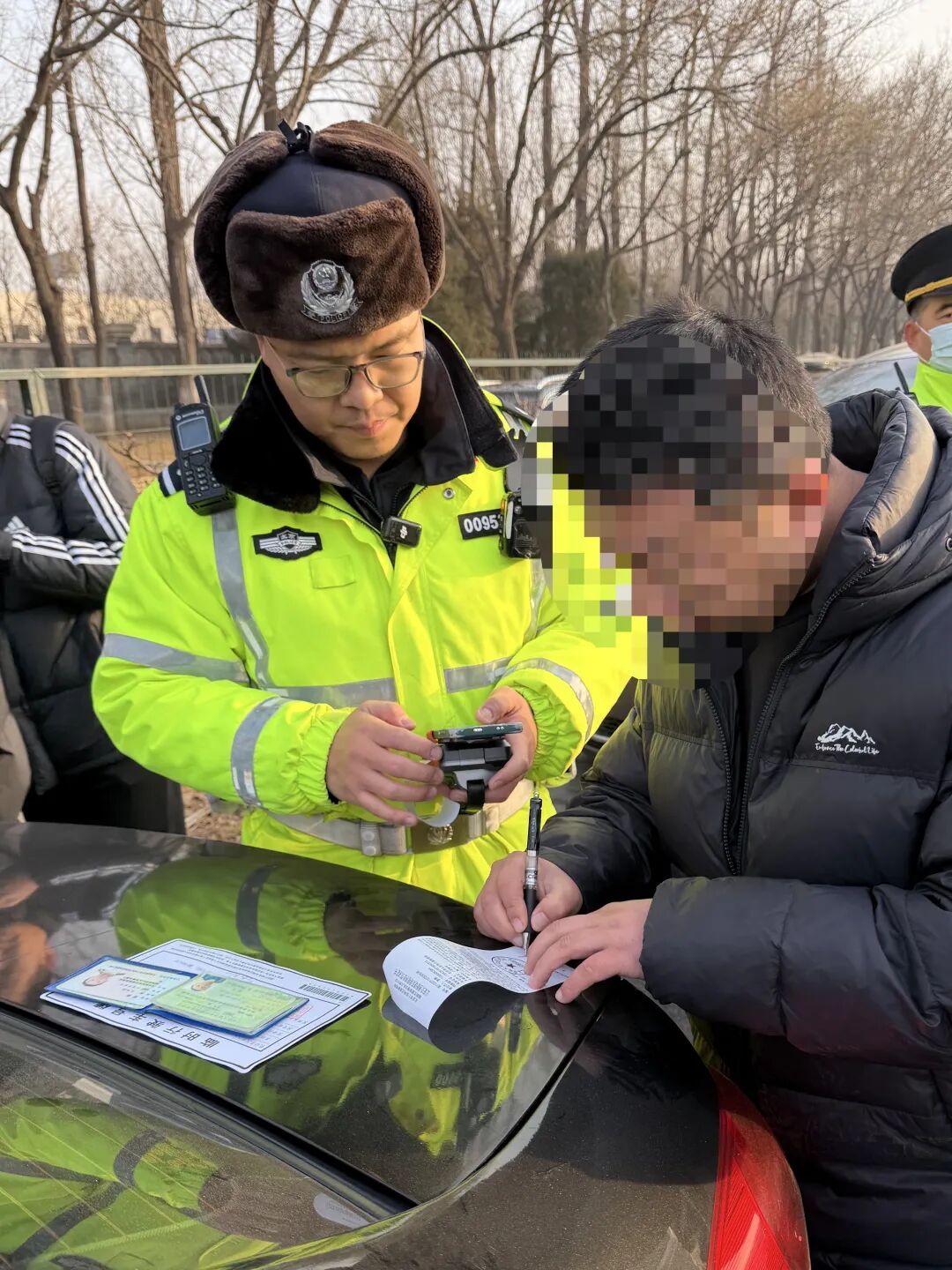 1小时12辆!北京整治京通快速路“狂飙的黑车” 1小时12辆!北京整治京通快速路“狂飙的黑车”