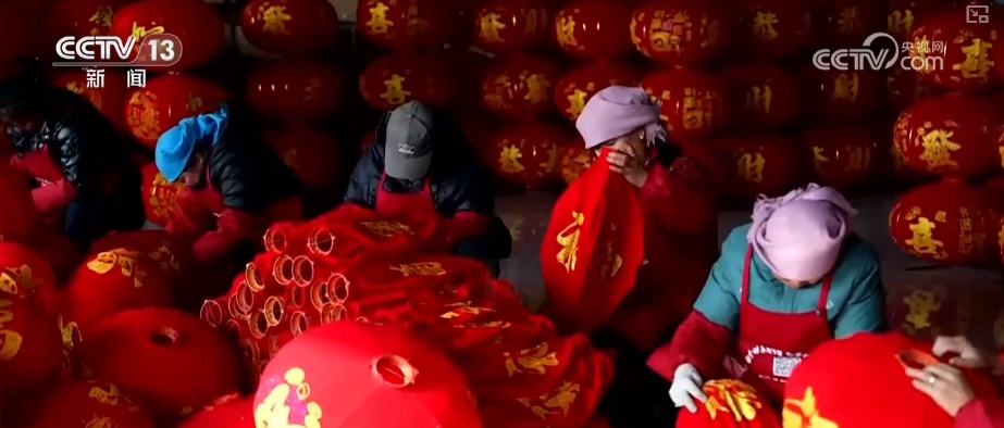 生鲜果蔬、年宵花卉、特色美食齐上阵 节前消费新图景活力涌动 生鲜果蔬、年宵花卉、特色美食齐上阵 节前消费新图景活力涌动