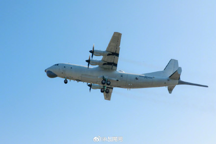 战机与霞光同框硬核大片