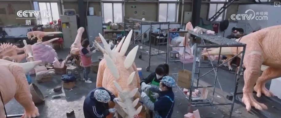 “新年兽”变身文旅市场“流量主角” “智能制造”为年味儿增添科技奇幻色彩 “新年兽”变身文旅市场“流量主角” “智能制造”为年味儿增添科技奇幻色彩