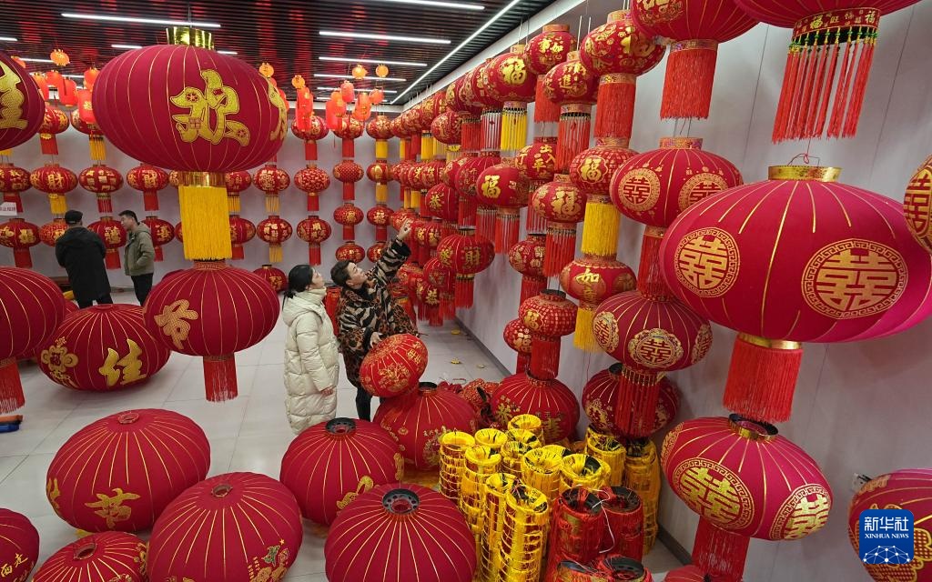 河北石家庄:赶制宫灯迎佳节 河北石家庄:赶制宫灯迎佳节