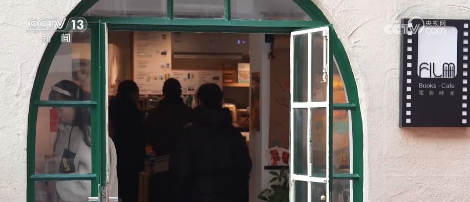 “文艺+”创新场景层出不穷 演艺新空间串联“观演+消费+游览”释放消费多元活力 “文艺+”创新场景层出不穷 演艺新空间串联“观演+消费+游览”释放消费多元活力