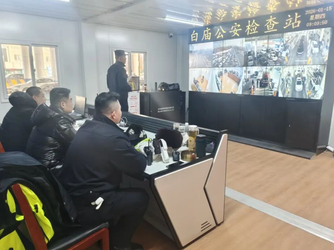 1小时12辆!北京整治京通快速路“狂飙的黑车” 1小时12辆!北京整治京通快速路“狂飙的黑车”