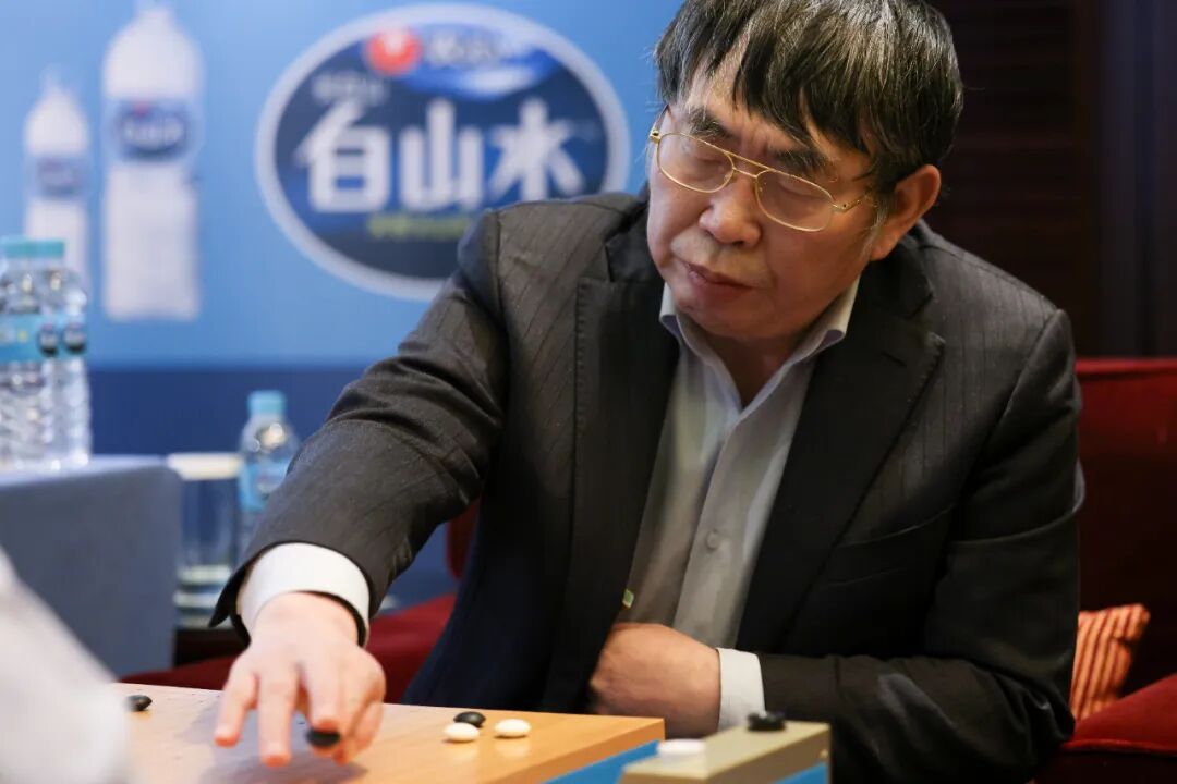 聂卫平女儿发文：父亲曾患癌，去年脑梗昏迷12天！棋圣10岁下棋照再现