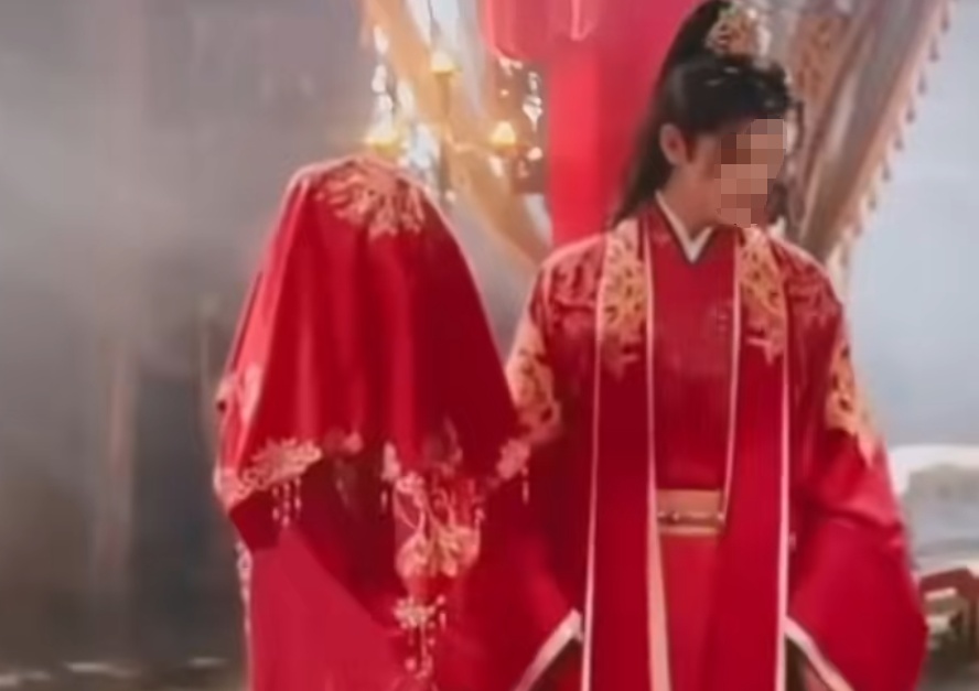 惹众怒的短剧，已下架！选用11岁女童饰演替嫁新娘，涉及7岁嫁人15岁生子等情节...