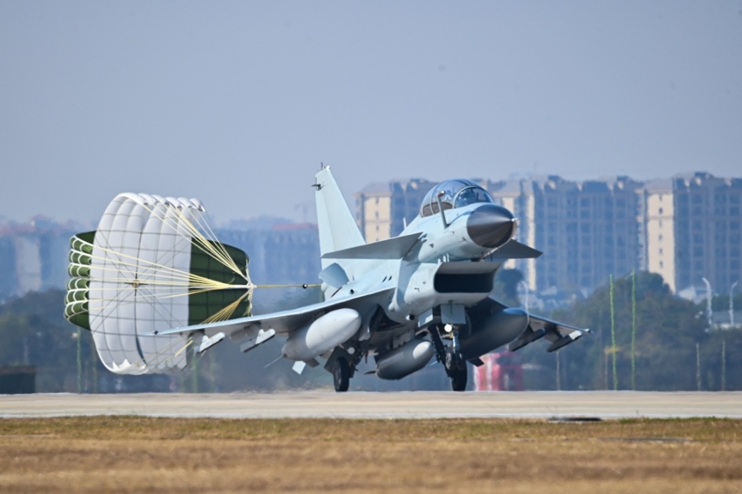 海空之上激烈鏖战，直击实战化训练