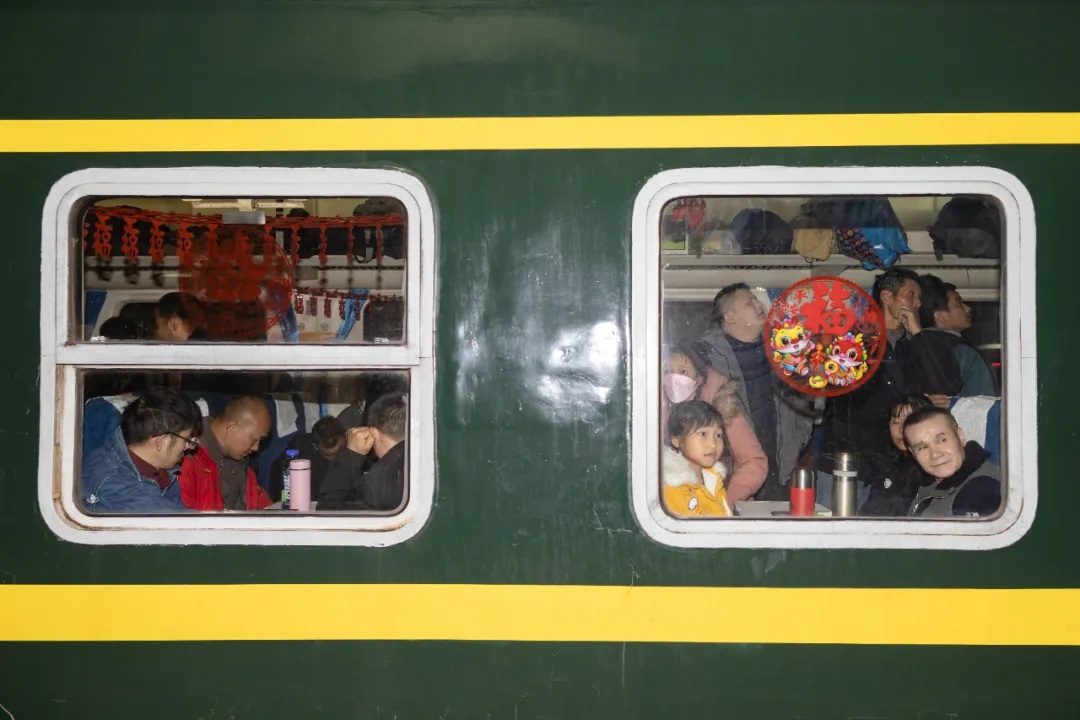 今年春运火车票可在预售期前提前线上预约锁定