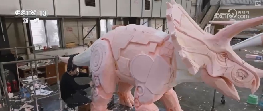 “新年兽”变身文旅市场“流量主角” “智能制造”为年味儿增添科技奇幻色彩 “新年兽”变身文旅市场“流量主角” “智能制造”为年味儿增添科技奇幻色彩