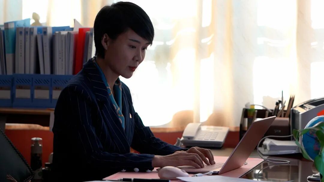 贺娇龙，策马远行