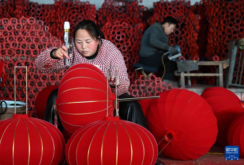 河北石家庄:赶制宫灯迎佳节 河北石家庄:赶制宫灯迎佳节