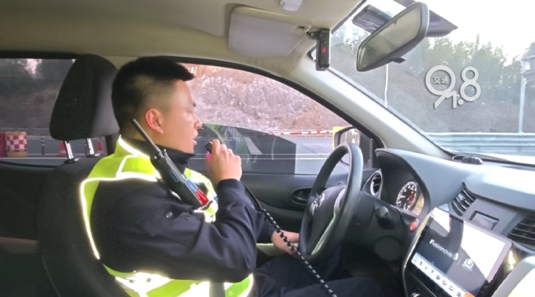 杭州早高峰：“我老婆羊水破了，出了很多血！”