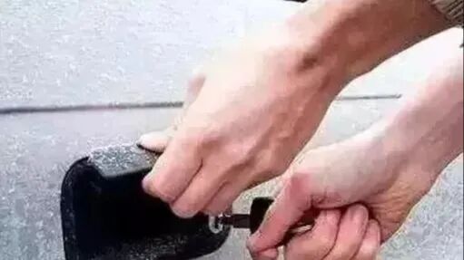 一觉醒来，车辆被冻住了怎么办？