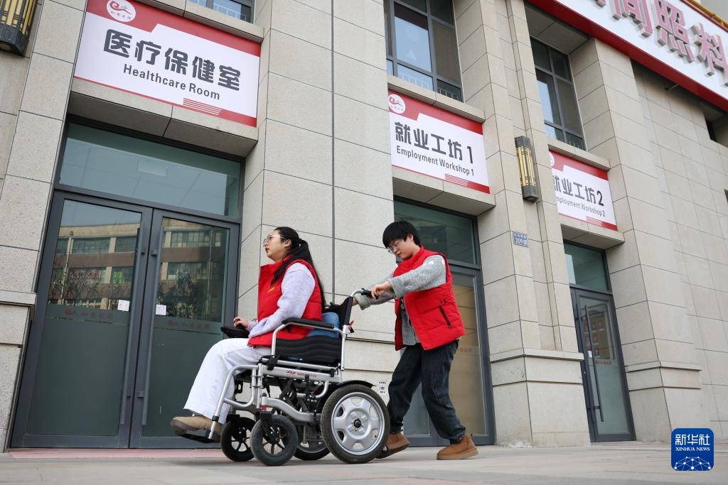 甘肃首批残疾人AI训练师持证就业