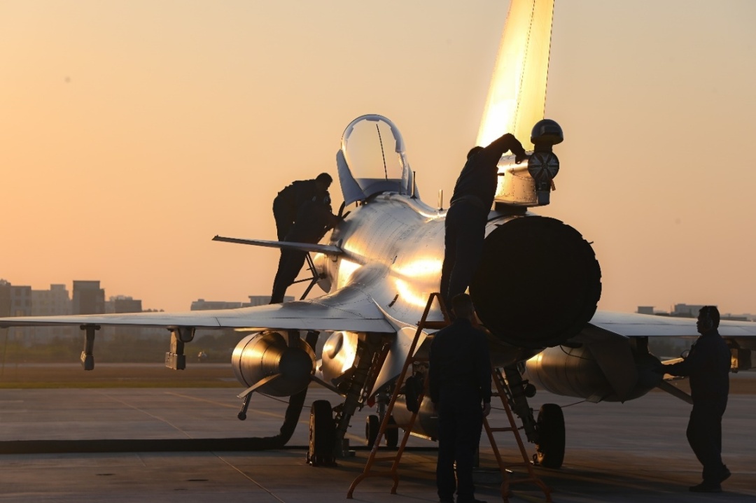 海空之上激烈鏖战，直击实战化训练