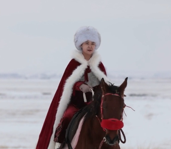 惜别贺娇龙：马背上的赤诚永远滚烫