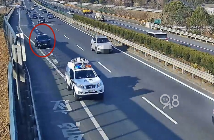 杭州早高峰：“我老婆羊水破了，出了很多血！”