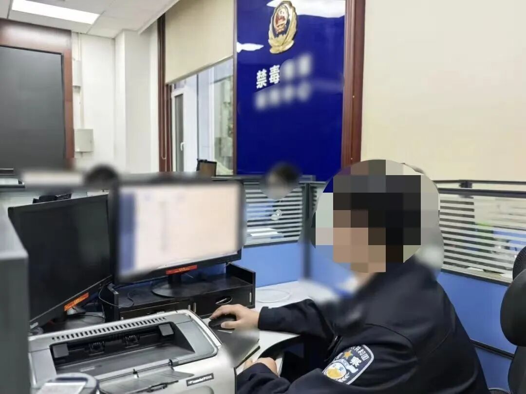 眼睛距离失明不到一公分!缉毒14年,他一直在刀尖上行走! 眼睛距离失明不到一公分!缉毒14年,他一直在刀尖上行走!