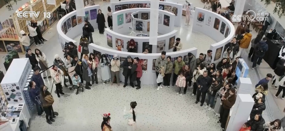 “文艺+”创新场景层出不穷 演艺新空间串联“观演+消费+游览”释放消费多元活力 “文艺+”创新场景层出不穷 演艺新空间串联“观演+消费+游览”释放消费多元活力