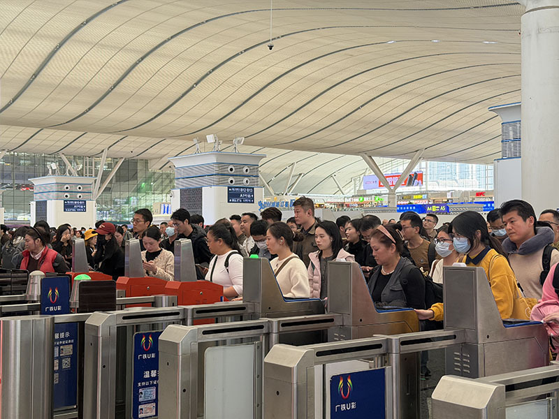 广深港高铁跨境客流破百万