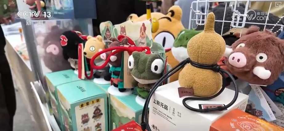 “文艺+”创新场景层出不穷 演艺新空间串联“观演+消费+游览”释放消费多元活力 “文艺+”创新场景层出不穷 演艺新空间串联“观演+消费+游览”释放消费多元活力