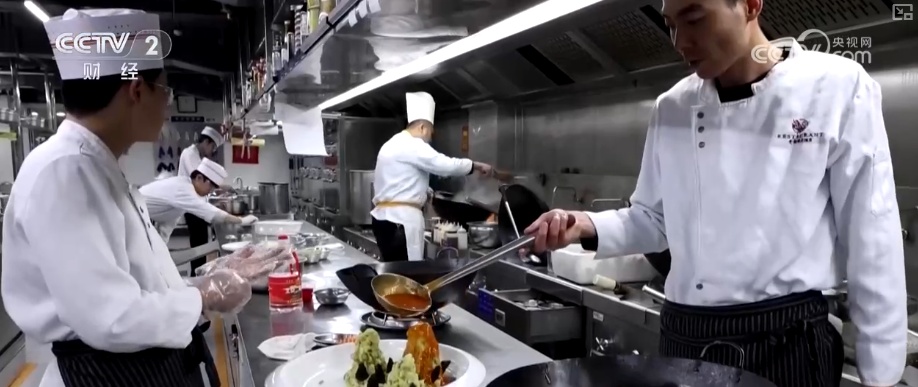 特色、升级、个性……借助关键词多视角透视“年经济”新意十足亮点多