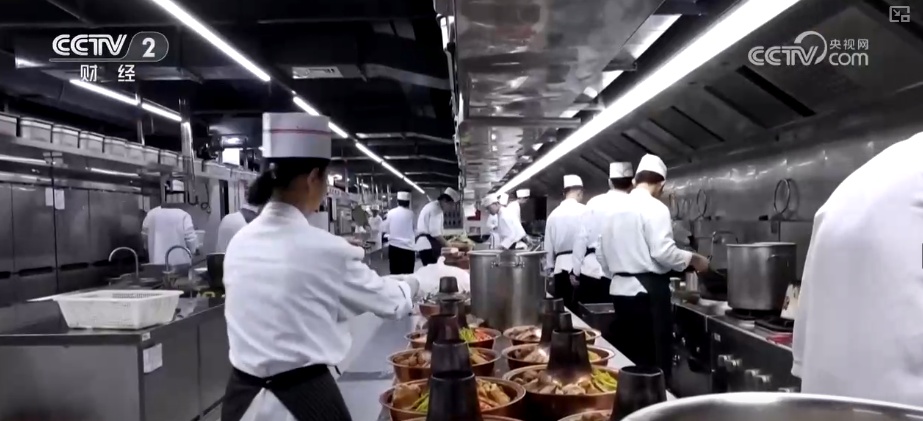 特色、升级、个性……借助关键词多视角透视“年经济”新意十足亮点多