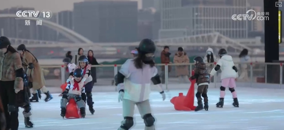 “文艺+”创新场景层出不穷 演艺新空间串联“观演+消费+游览”释放消费多元活力 “文艺+”创新场景层出不穷 演艺新空间串联“观演+消费+游览”释放消费多元活力