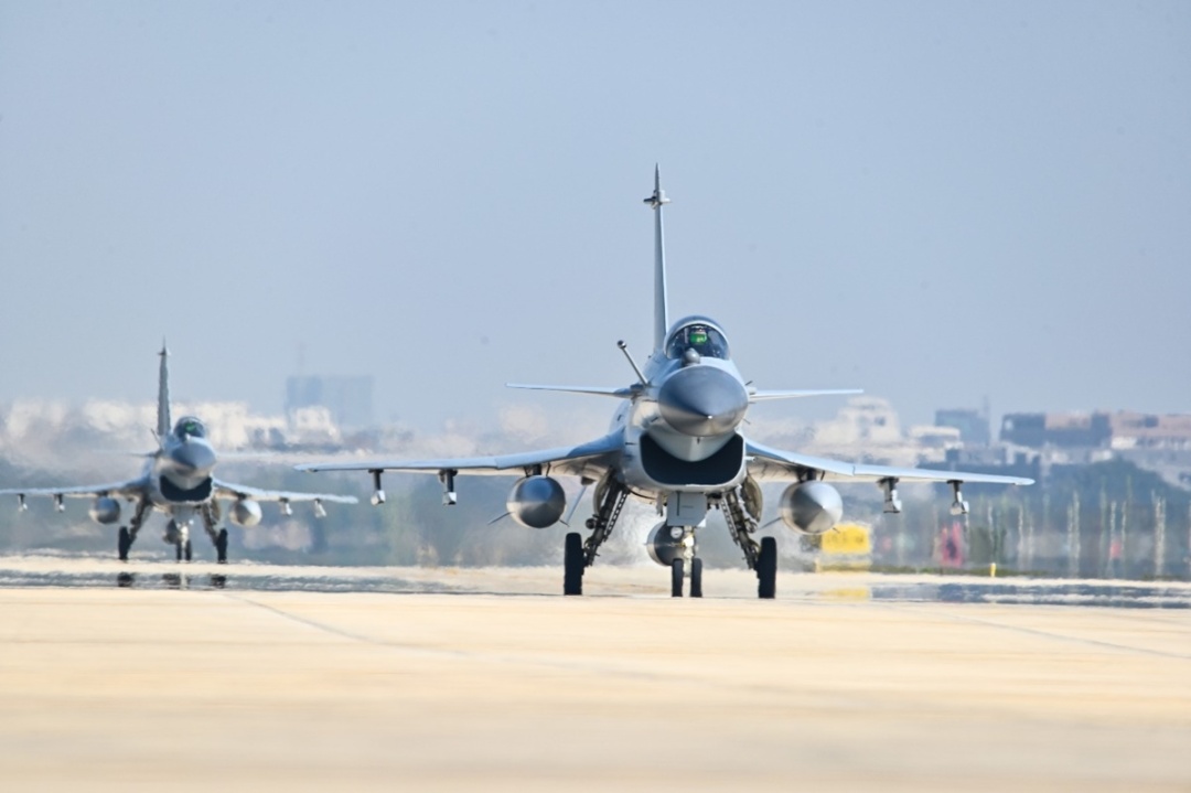 海空之上激烈鏖战，直击实战化训练