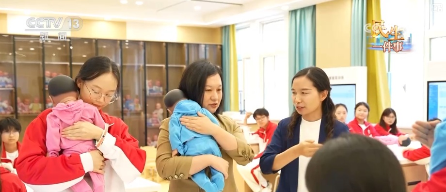 “宝宝屋”“AI仿真”“育婴室”来了 更多幼儿家庭享受看得见、用得上特色托育服务