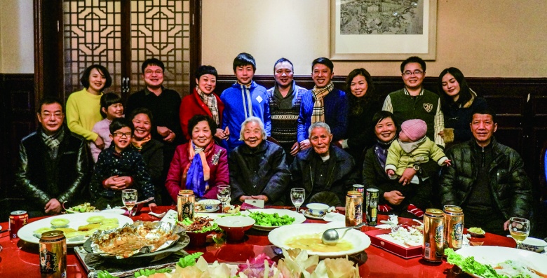 浙江101岁奶奶“反向作息”：熬夜追剧到凌晨2点，爱吃薯片沙琪玛等……