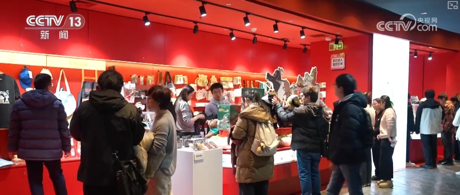 “文艺+”创新场景层出不穷 演艺新空间串联“观演+消费+游览”释放消费多元活力 “文艺+”创新场景层出不穷 演艺新空间串联“观演+消费+游览”释放消费多元活力