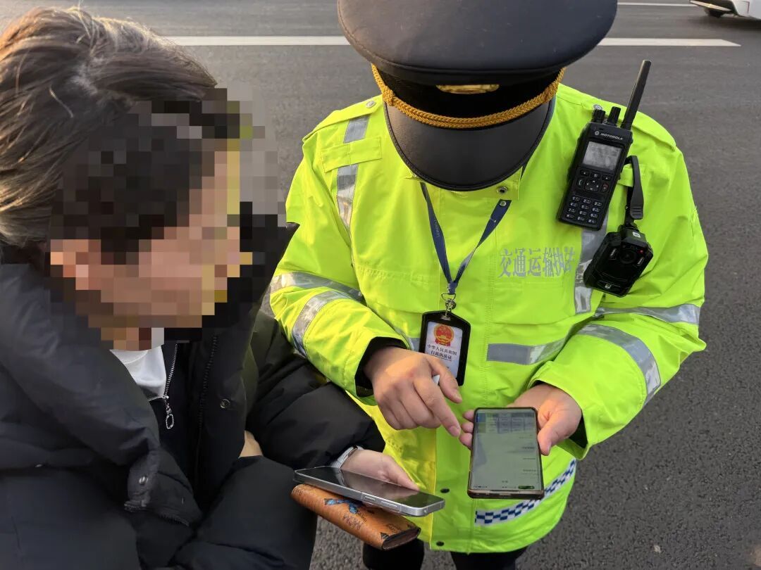 1小时12辆!北京整治京通快速路“狂飙的黑车” 1小时12辆!北京整治京通快速路“狂飙的黑车”