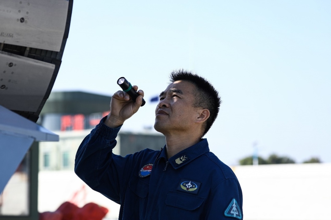 海空之上激烈鏖战，直击实战化训练