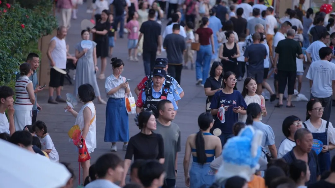 一支烟救下人质，他的故事比电影还震撼！