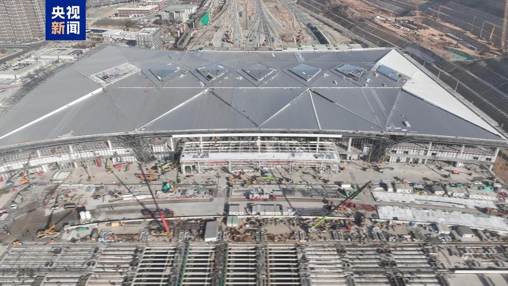 我国西北地区在建最大高铁站西安东站金属屋面顺利封顶 我国西北地区在建最大高铁站西安东站金属屋面顺利封顶