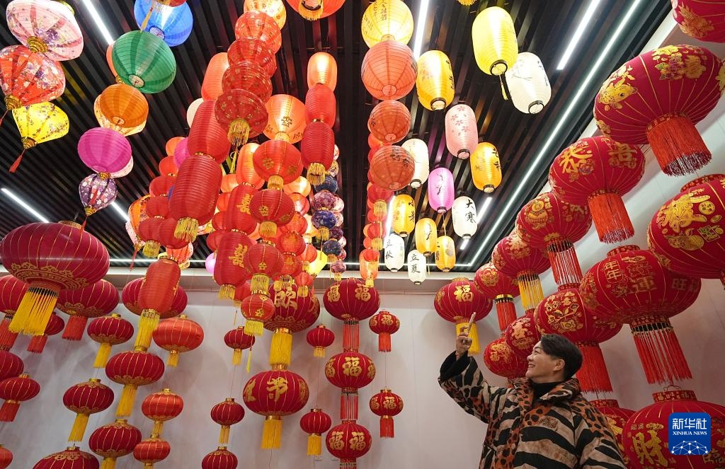 河北石家庄:赶制宫灯迎佳节 河北石家庄:赶制宫灯迎佳节