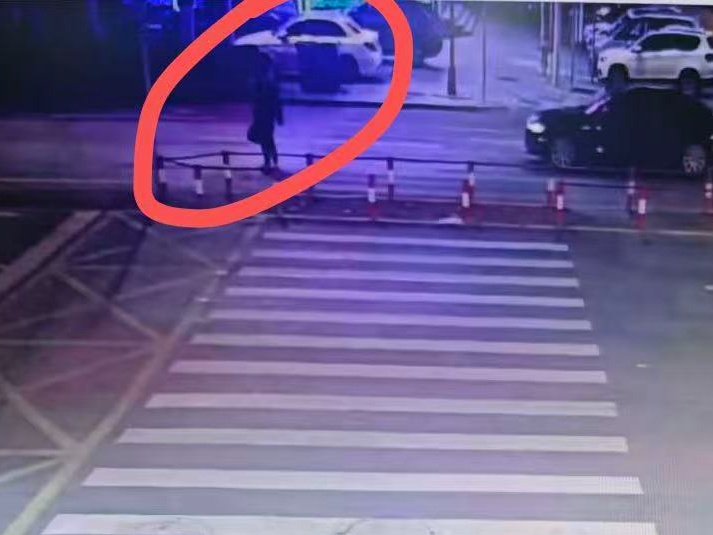 深夜，腊鸡、腊猪腿、腊鱼腊肉不翼而飞……