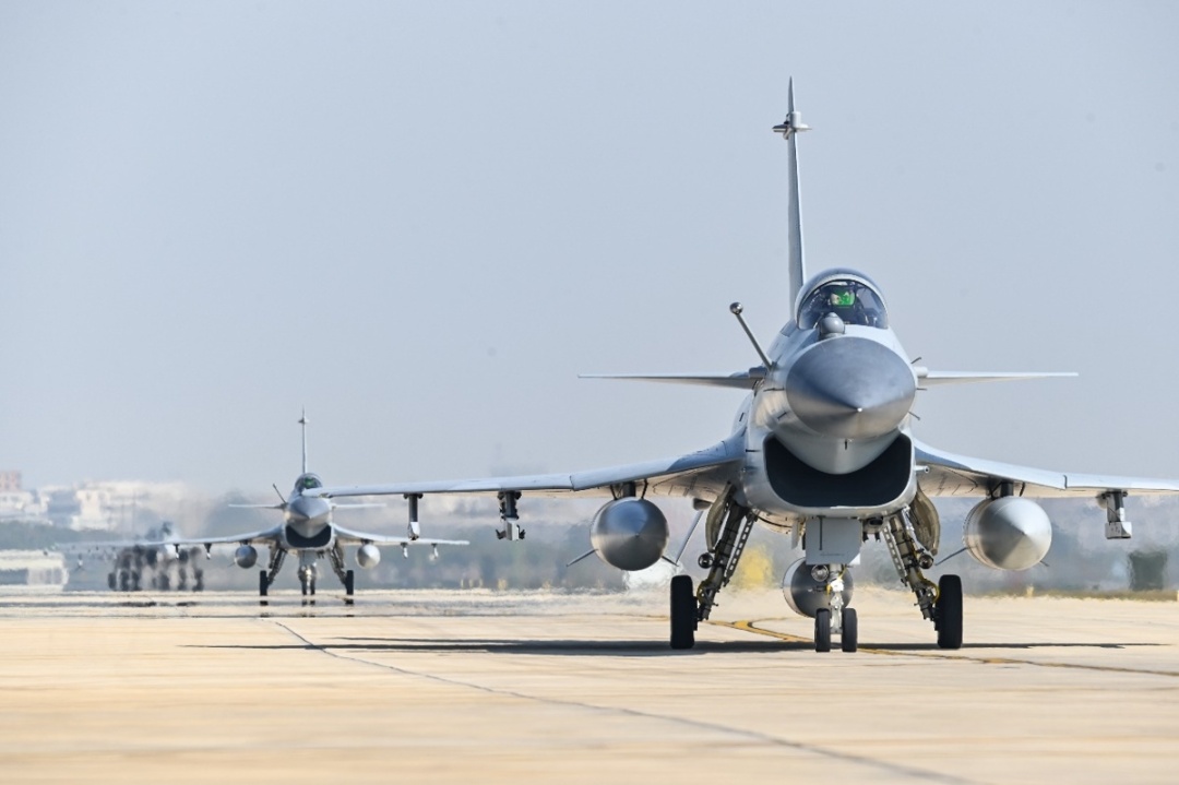 海空之上激烈鏖战，直击实战化训练