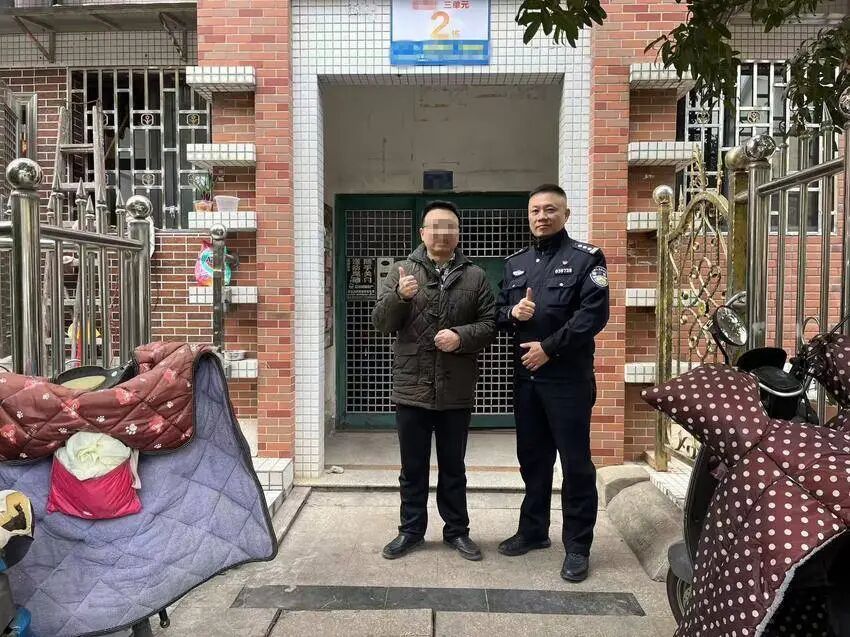 派出所门缝内被塞入“神秘物品” 民警打开一看......