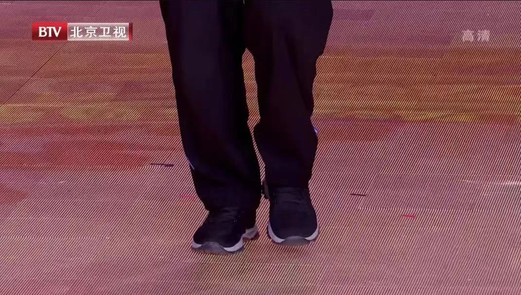 不迈腿、不流汗！做这个动作，养气血、通经络一步到位