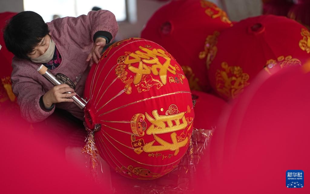 河北石家庄:赶制宫灯迎佳节 河北石家庄:赶制宫灯迎佳节